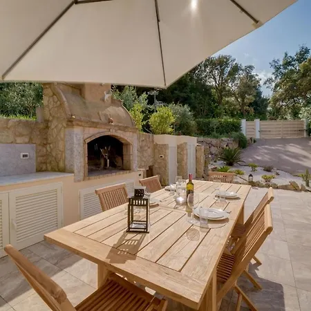Luxury Liam With Pool And Sea View - Goelba Villa *